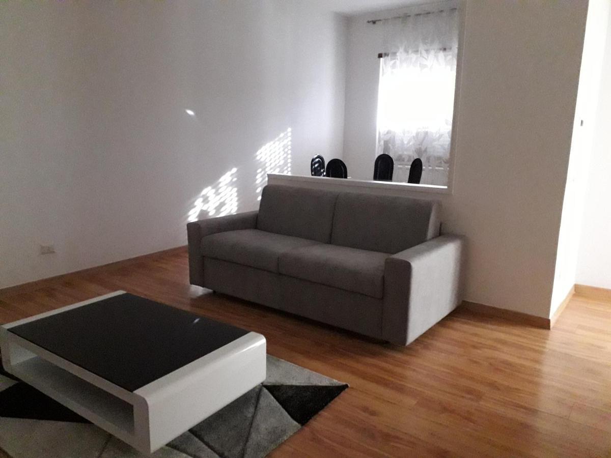 Chung cư 60 m² 2 phòng ngủ, 1 phòng tắm riêng ở Sân Bay Fiumicino Ngoại thất bức ảnh