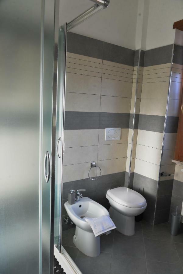 Chung cư 60 m² 2 phòng ngủ, 1 phòng tắm riêng ở Sân Bay Fiumicino Ngoại thất bức ảnh