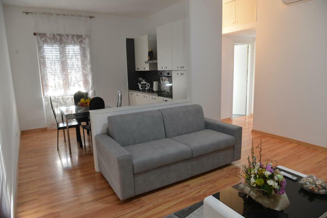 Chung cư 60 m² 2 phòng ngủ, 1 phòng tắm riêng ở Sân Bay Fiumicino Ngoại thất bức ảnh