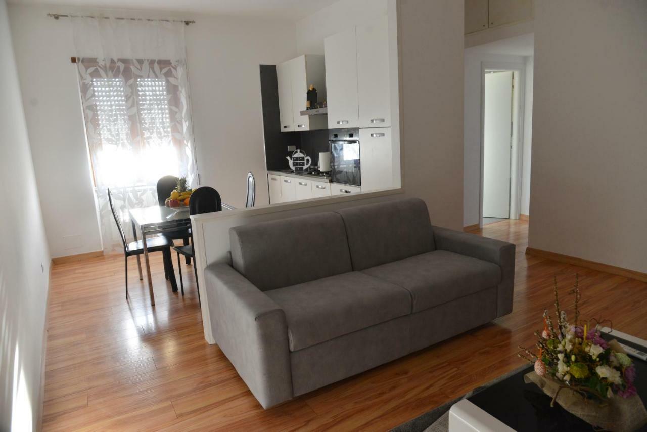 Chung cư 60 m² 2 phòng ngủ, 1 phòng tắm riêng ở Sân Bay Fiumicino Ngoại thất bức ảnh
